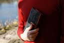 TRAVEL WALLET FIRE & HIDE | BLACK RED