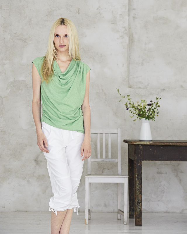 Blusa smanicata in canapa e cotone biologico
